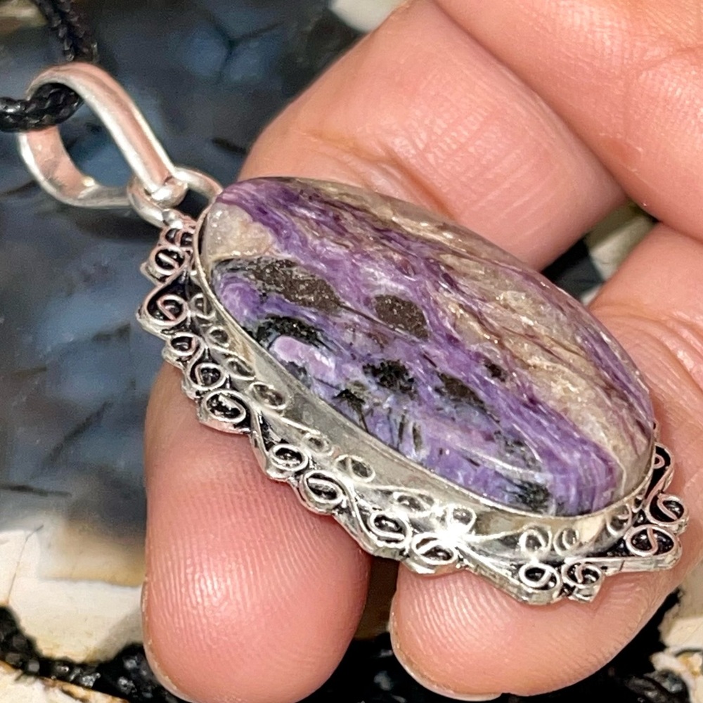 Beautiful Crystal Chariote Pendant 2”